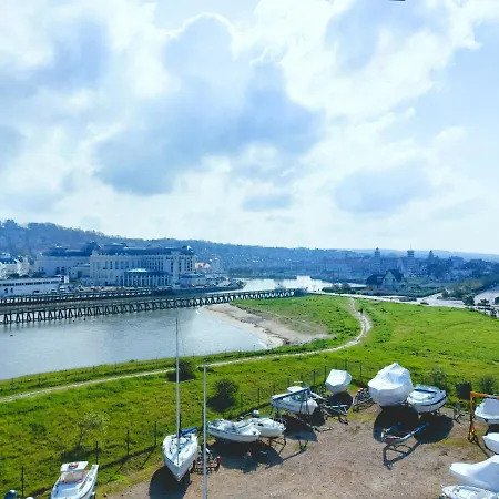 Marina Magnifique Vue * 多维尔